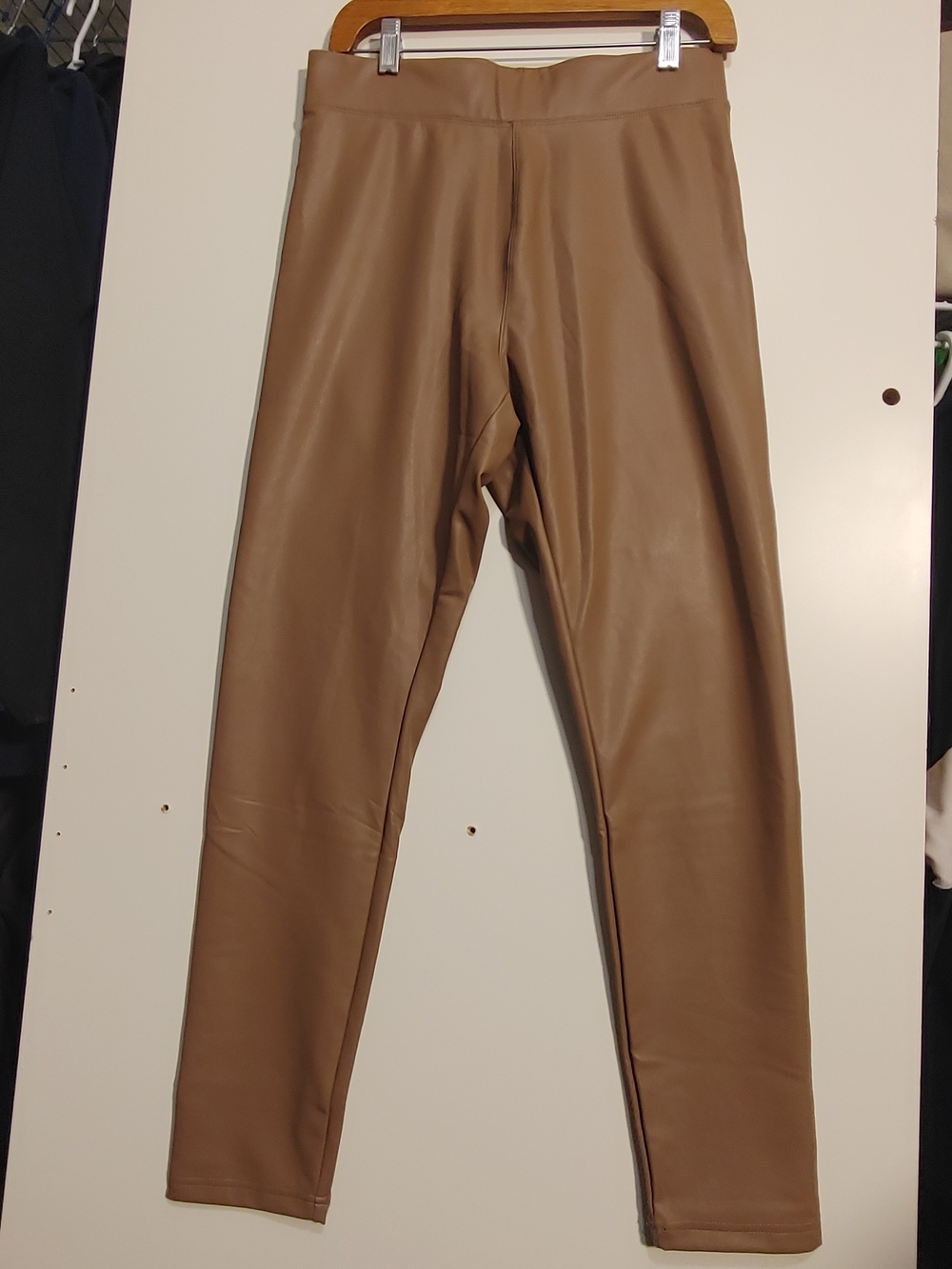 Ci Sono Women 's Vegan Leather Pants — Capuccino Corlor.